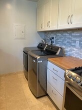 335 Shafer Ln in Jacksonville, OR - Building Photo - Building Photo