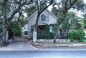 2404 Thornton Rd in Austin, TX - Building Photo - Building Photo