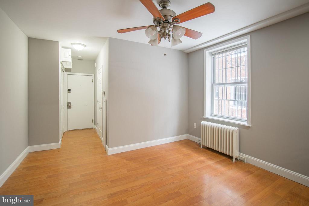 2123 Spring Garden St in Philadelphia, PA - Building Photo