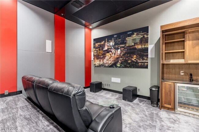 34 Isleworth Dr in Henderson, NV - Building Photo - Building Photo