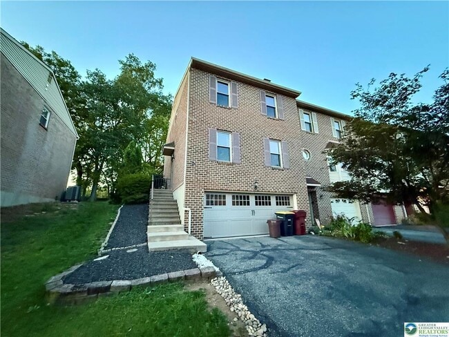 property at 1943 Alberta Dr