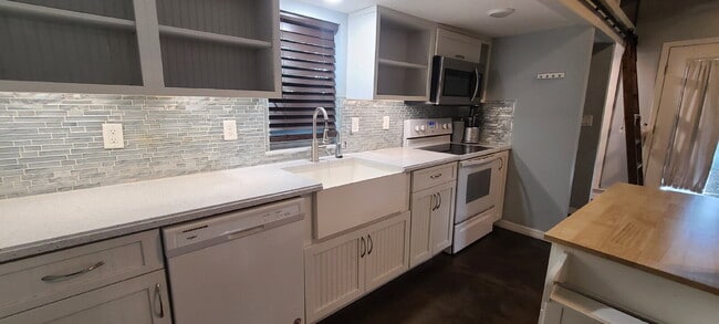 211 E Voorhis Ave in DeLand, FL - Foto de edificio - Building Photo