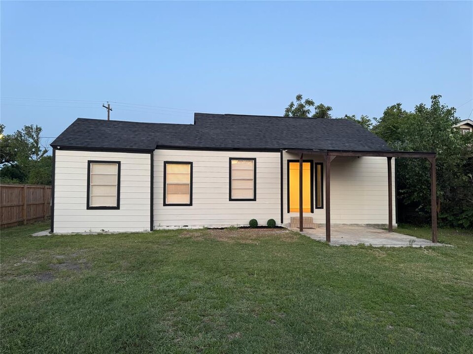 514 Clinton Park St in Houston, TX - Building Photo