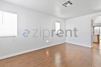 2005 Rose Coral Ave in Las Vegas, NV - Building Photo - Building Photo