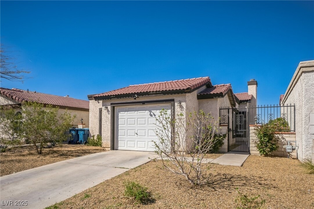 2271 Sierra Sunrise St in Las Vegas, NV - Building Photo