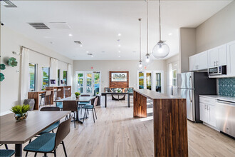 THE PARQ AT CROSS CREEK in Tampa, FL - Building Photo - Building Photo