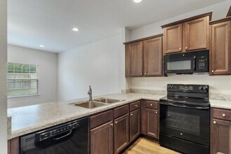 173 Iron Horse Dr E in Crestview, FL - Building Photo - Building Photo