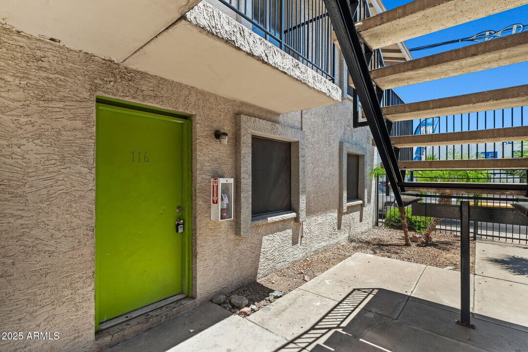 2848 E Greenway Rd in Phoenix, AZ - Building Photo