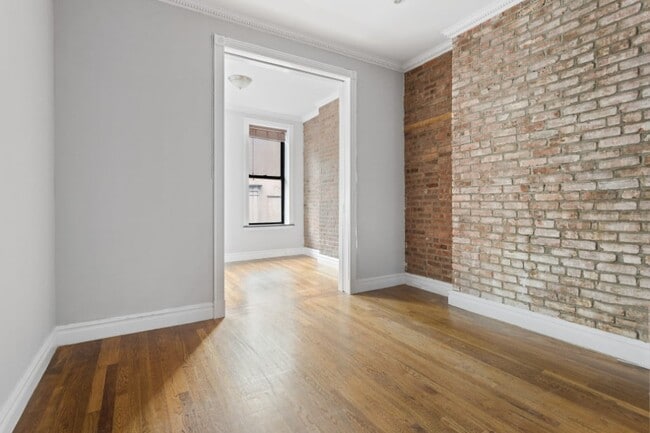 246 Mott St, Unit 13 in New York, NY - Building Photo - Building Photo