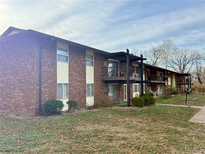 7601 Hazelcrest Dr in Hazelwood, MO - Building Photo