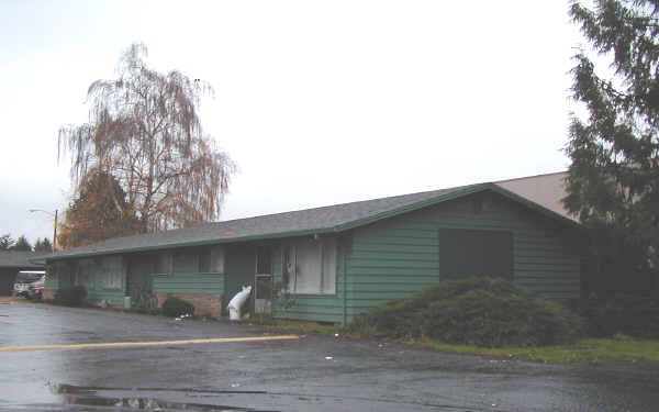 882 SE 11th Ave in Hillsboro, OR - Building Photo