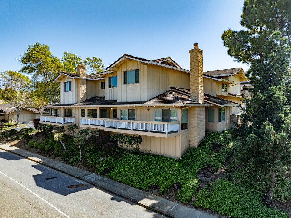 Crestview Park in San Carlos, CA - Foto de edificio