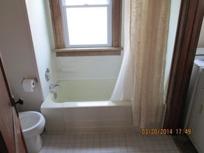 1104 Elizabeth St, Unit #1 in Joliet, IL - Foto de edificio - Building Photo