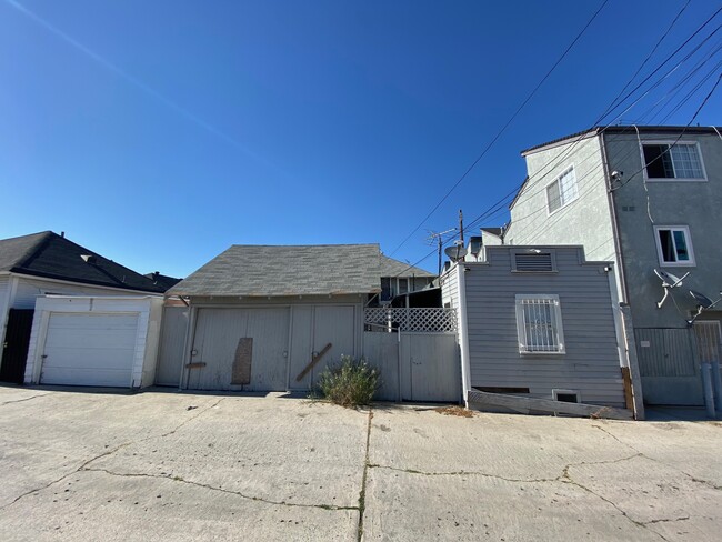 629-633 W 8th St in San Pedro, CA - Building Photo - Building Photo