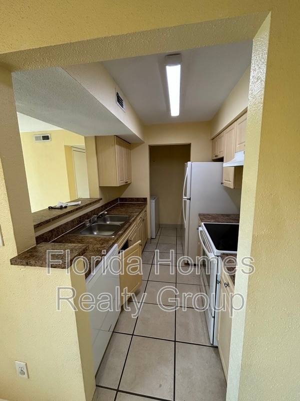 2905 Winkler Ave in Ft. Myers, FL - Building Photo - Building Photo