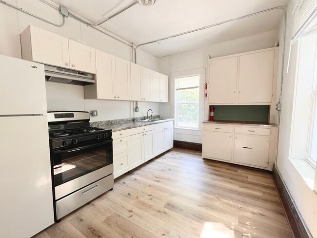 216 E South St in Woodstock, IL - Building Photo - Building Photo