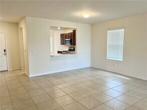 1009 NE 11th St in Cape Coral, FL - Building Photo - Building Photo