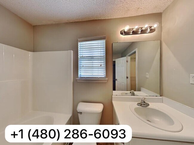 4607 Ravenwood Pl in Union City, GA - Building Photo - Building Photo