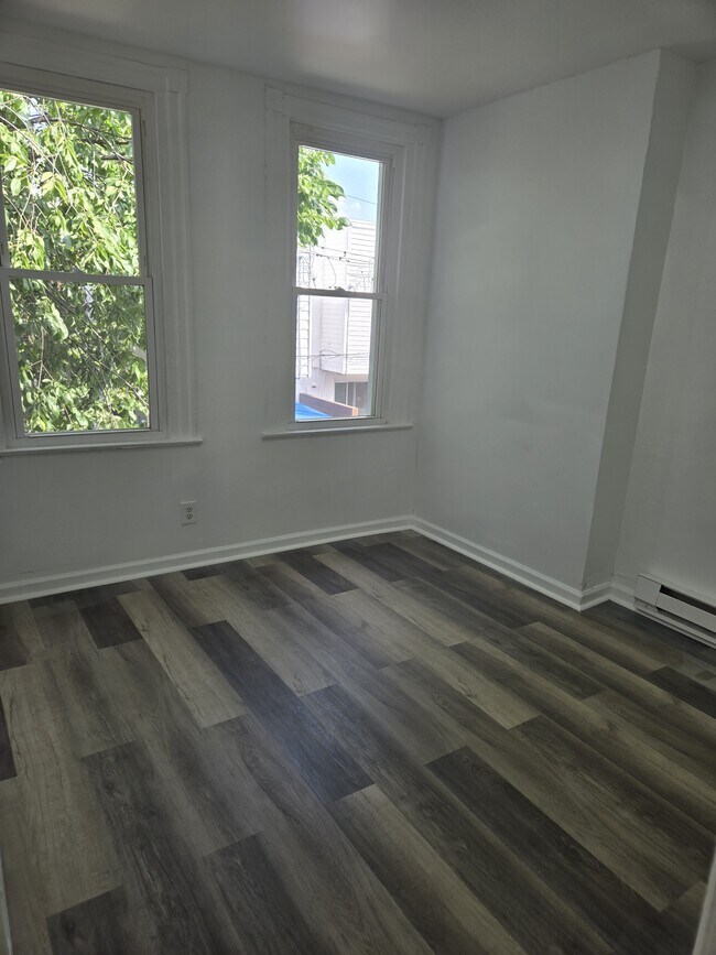 6330 Regent St
