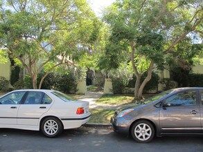 822 N Las Palmas Ave in Los Angeles, CA - Building Photo - Building Photo