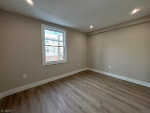 136 Elm St in Newark, NJ - Building Photo - Building Photo