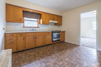 40 Bristol Rd in Piscataway, NJ - Foto de edificio - Building Photo
