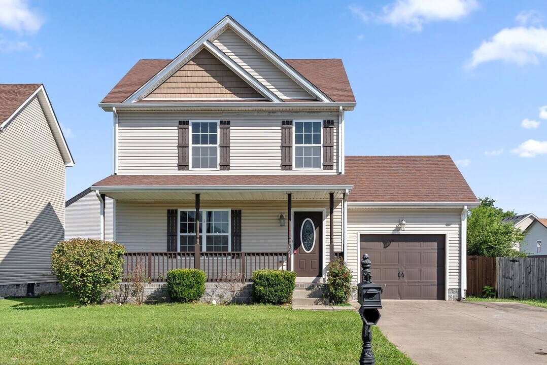 521 Falkland Cir in Clarksville, TN - Building Photo