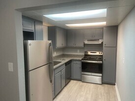 1409 E Chicago St in Valparaiso, IN - Building Photo