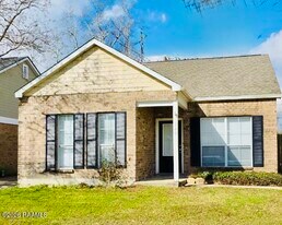 340 Meadow Crossing Dr in Baton Rouge, LA - Building Photo