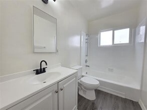439 S Catalina St in Los Angeles, CA - Foto de edificio - Building Photo
