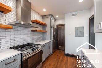 2626 W Devon Ave in Chicago, IL - Foto de edificio - Building Photo