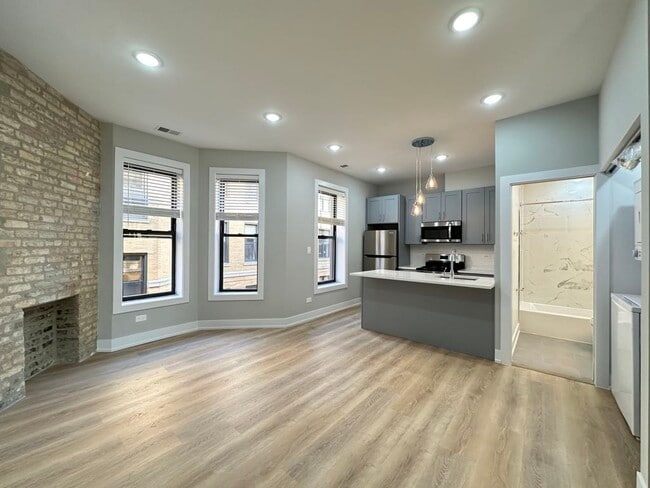442 W Belden Ave, Unit A04C