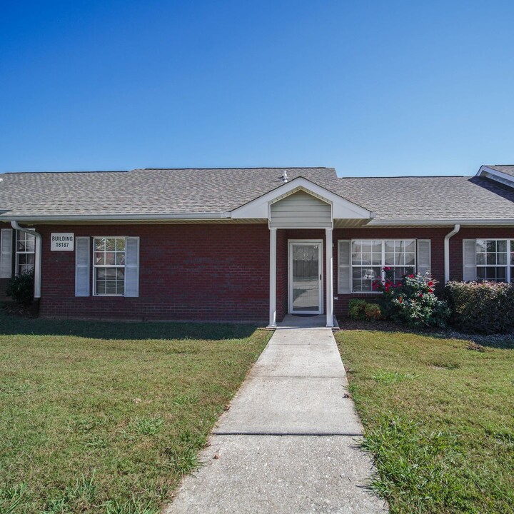 706 Midway St NW in Hartselle, AL - Building Photo