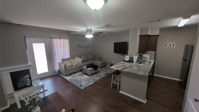 1305 W Villa Maria Rd in Bryan, TX - Building Photo - Building Photo