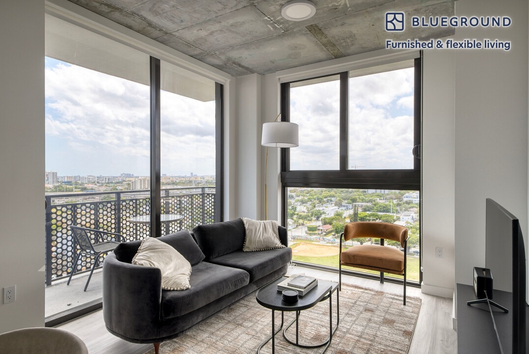 23 NE 17th Ter in Miami, FL - Building Photo