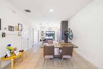 7825 NW 104th Ave in Doral, FL - Building Photo - Building Photo