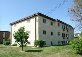 Osseo Manor Apartments in Osseo, MN - Building Photo - Building Photo