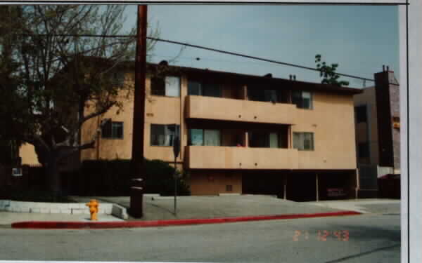 Woodley Plaza in Van Nuys, CA - Building Photo - Building Photo