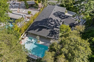 16110 Clear Oak Dr in Los Angeles, CA - Building Photo - Building Photo