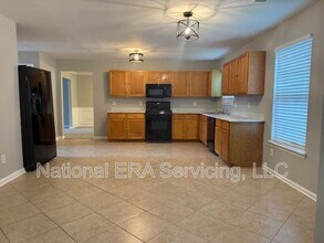 1111 Oak Hollow Ct in Hampton, GA - Building Photo - Building Photo