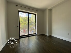 146 Meserole St, Unit 2A in Brooklyn, NY - Building Photo - Building Photo