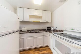 3680 Oak Ave-Unit -4 in Miami, FL - Building Photo - Building Photo