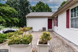 1413 Valebrook Ln in Herndon, VA - Building Photo - Building Photo