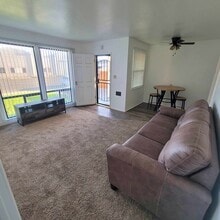 713 E Boone St, Unit A in Santa Maria, CA - Foto de edificio - Building Photo