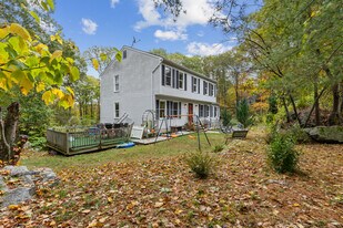 36 Carriage House Dr in Danbury, CT - Building Photo