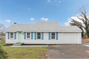 18 Thompson Ln in Old Saybrook, CT - Building Photo