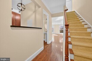 3291 Sutton Pl NW in Washington, DC - Building Photo