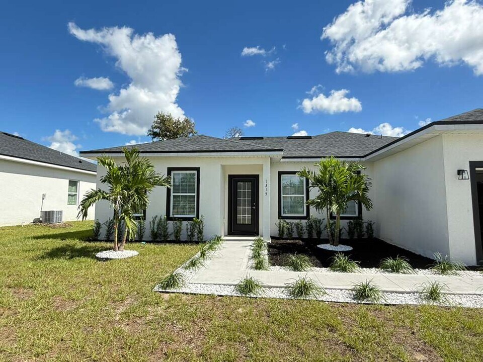1315 Congo Dr in Poinciana, FL - Building Photo
