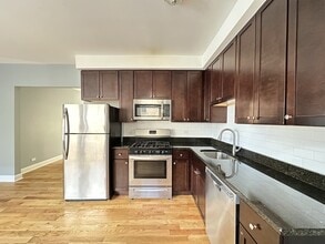 1646 W Pratt Blvd in Chicago, IL - Foto de edificio - Building Photo