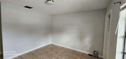 510 Wisteria Ave in Fort Pierce, FL - Building Photo - Building Photo